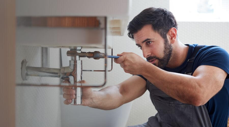 Expert burst pipe repair services in Gustine, TX